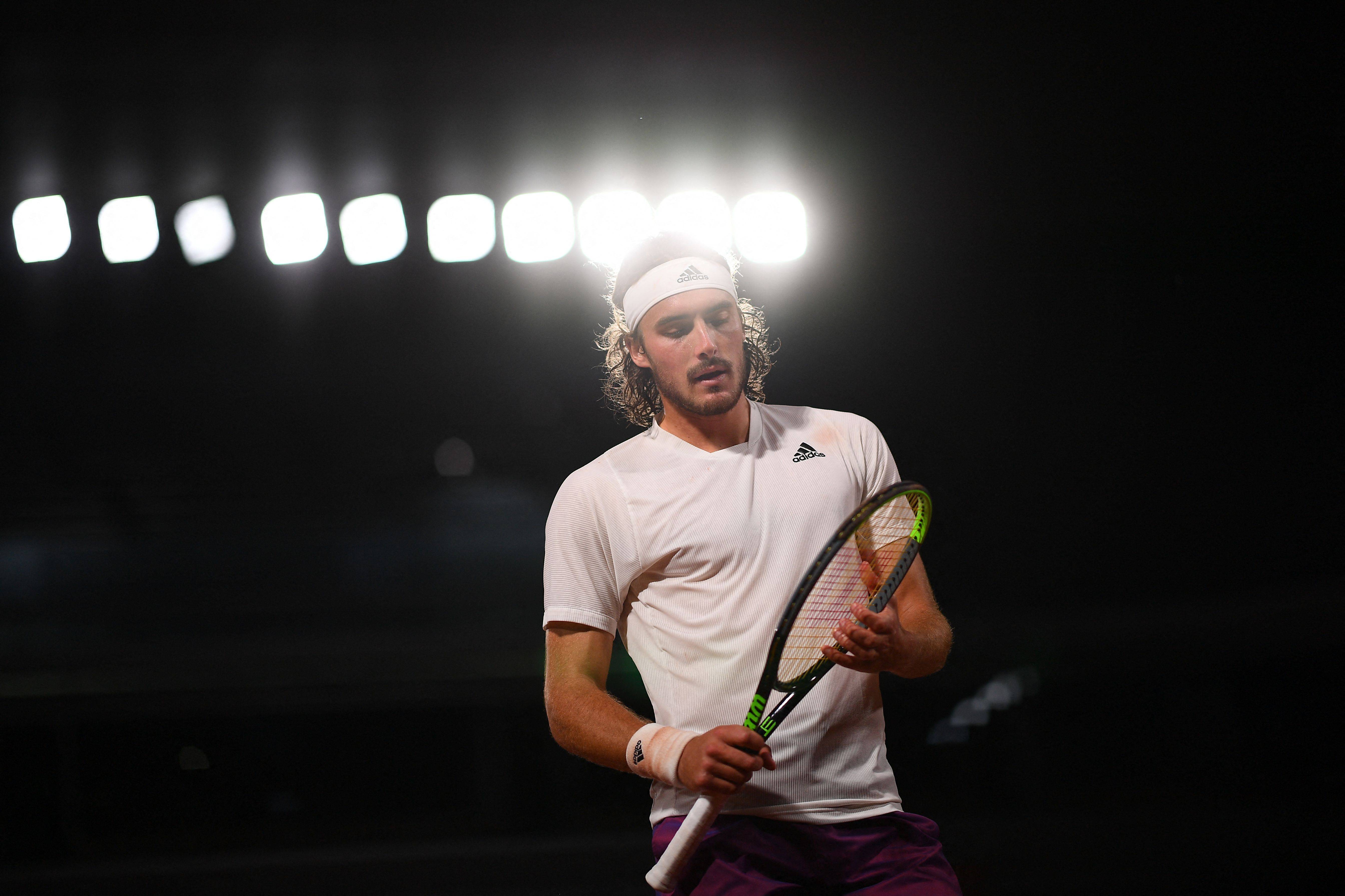 ATP总决赛轻取法网,西西帕斯扛起全队 ATP总决赛轻取法网,西西帕斯扛起全队