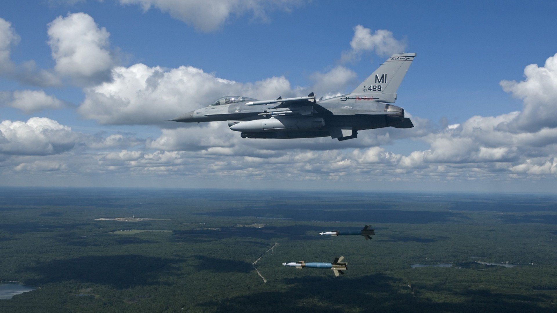 安全车魔法！索伯绝杀威廉姆斯，皮亚斯特里一超定乾坤