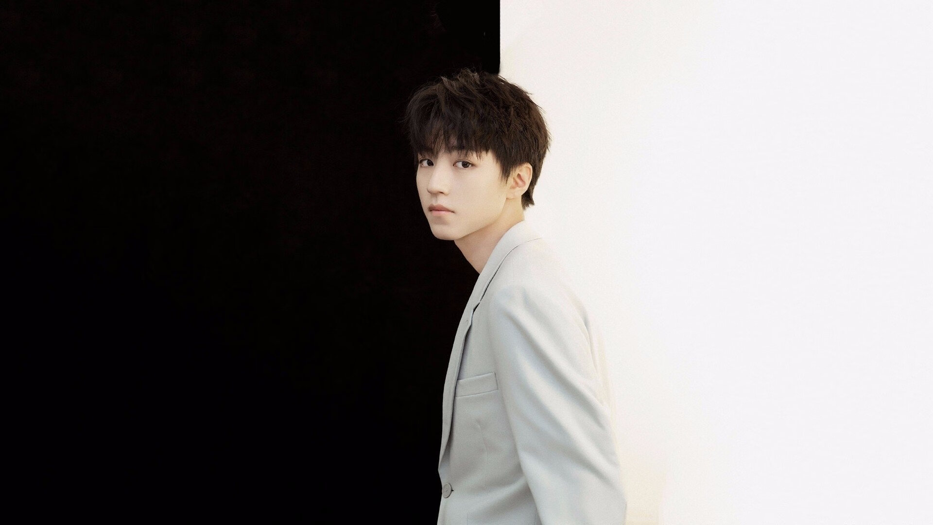 量子纠缠的体育场，当哈兹里在终场哨响时，克瓦拉茨赫利亚在另一个世界投出了绝杀