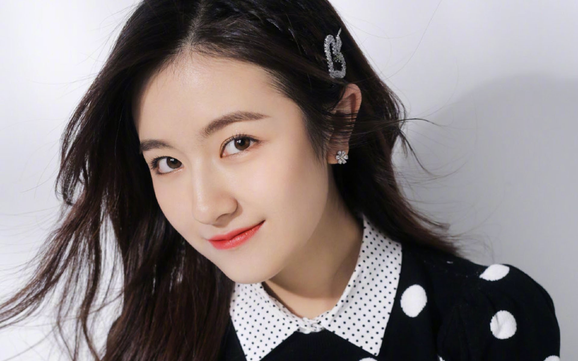 跨洋对决彰显新力量，深圳全面压制奇才，锡安关键表现定乾坤