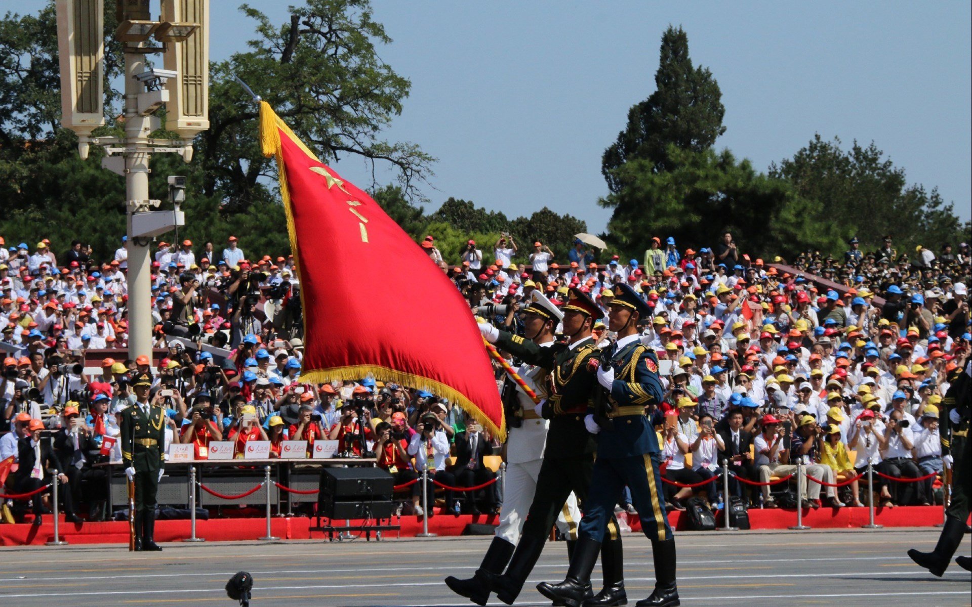 跨洋对决，当步行者叩关广东，锡安成为关键先生